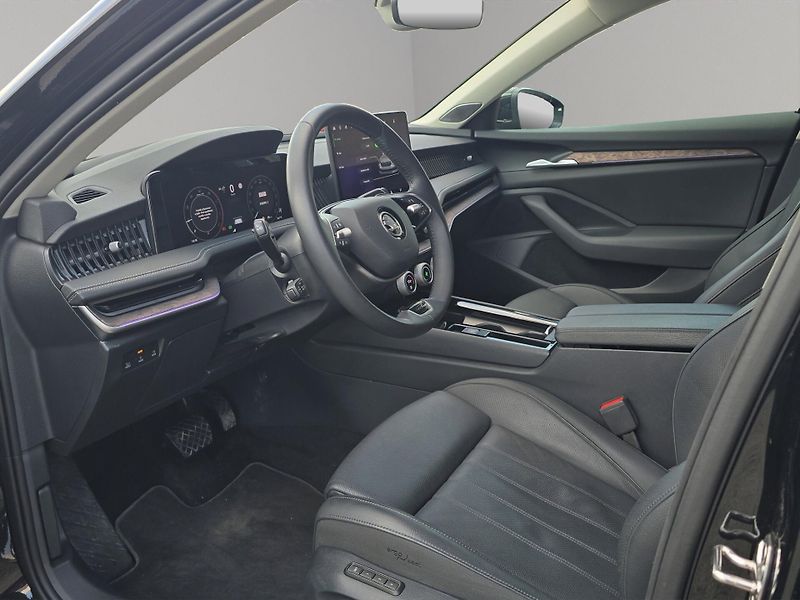 Škoda Superb (2024) L&K 2.0 TDi DSG 110kw, tov. zá - fotka 9 z 30