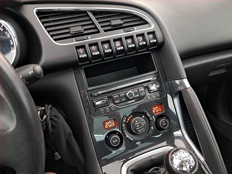 Peugeot 3008 (2014) 1.6 HDi, Navi, Tempomat - fotka 12 z 20