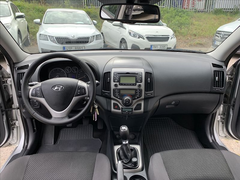 Hyundai i30 1,6 CRDI ČR - fotka 11 z 17