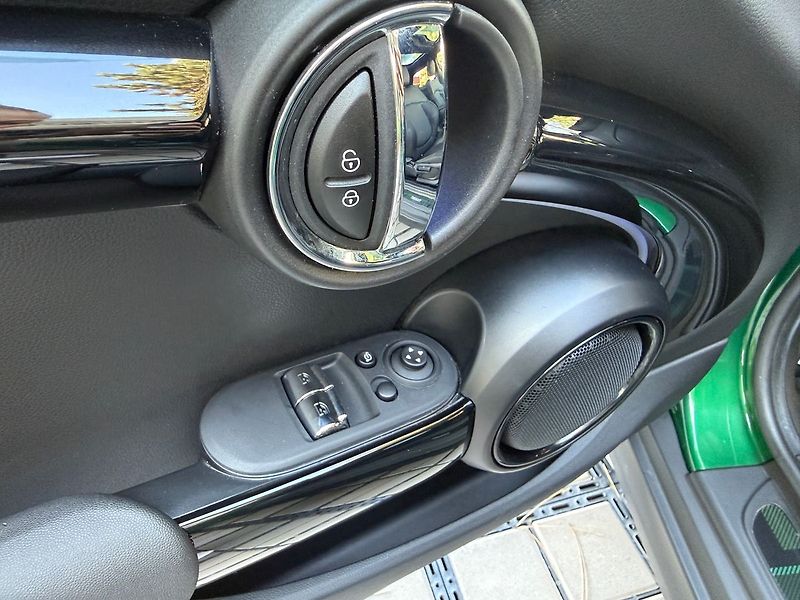 Mini Cooper SE 135kW ACC / Edice Mosaert - fotka 29 z 34