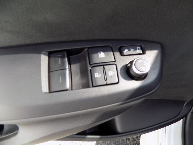 Toyota GR Yaris (2020) 1.6i/16V/FOUR/AWD/LED/ČR/ - fotka 16 z 32