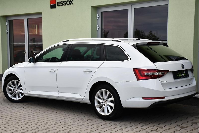 Škoda Superb 1.6TDi 88kW STYLE - fotka 3 z 40