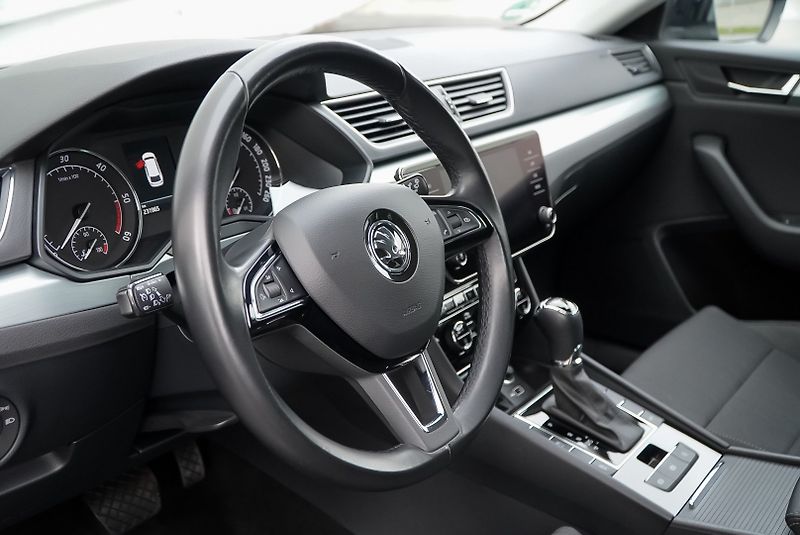 Škoda Superb 2.0 TDI 140kW 4x4 full servis - fotka 22 z 37