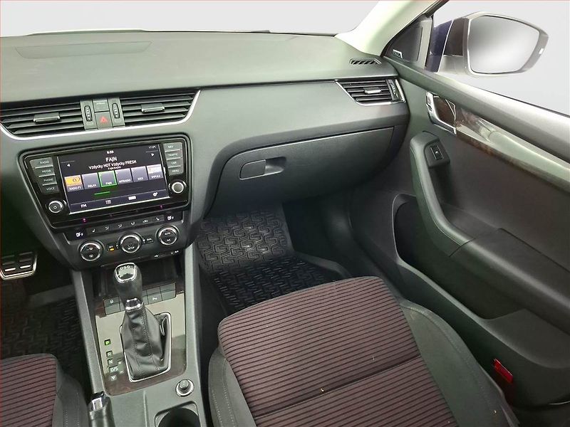 Škoda Octavia (2014) 1.8 TSI, Automat, Navi, Xenony - fotka 8 z 19