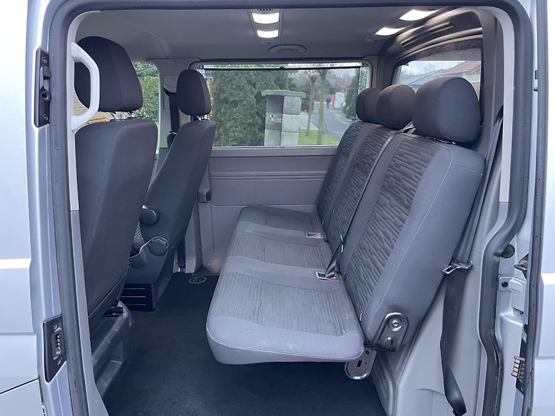 Volkswagen Caravelle 2,0TDi 110kW comfortLINE 5míst - fotka 15 z 32