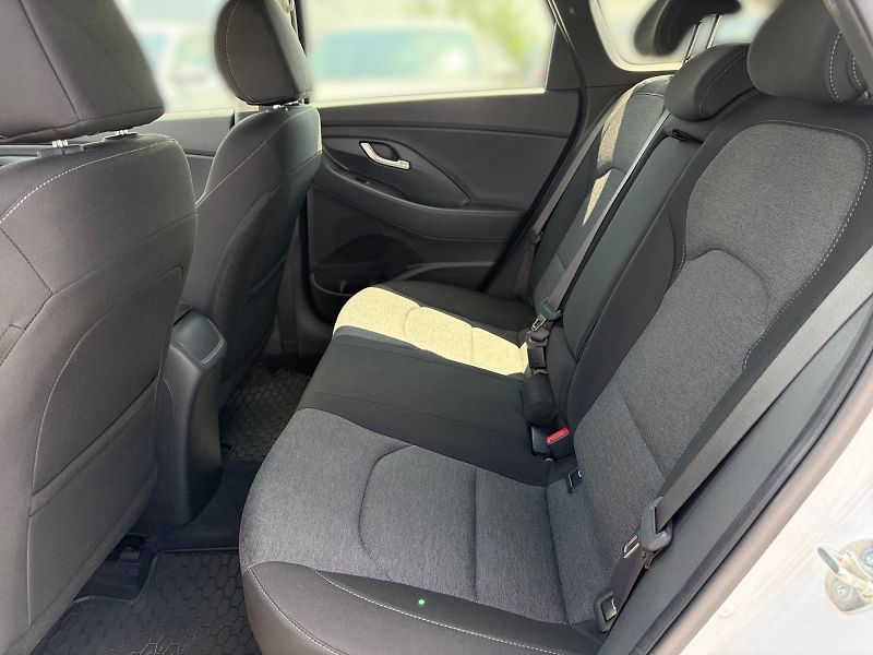 Hyundai i30 (2024) SMART 1.5T-GDI 118kW CZ DPH - fotka 8 z 11
