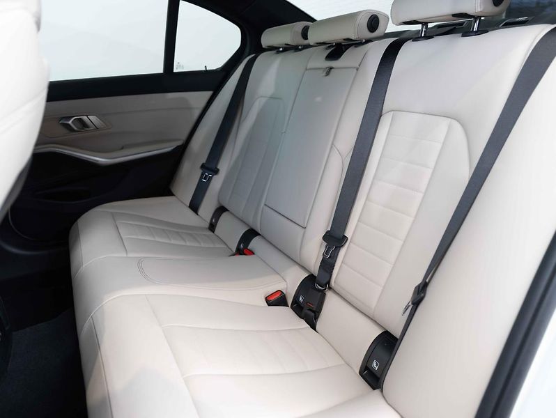 BMW Řada 3 M340d xDrive Sedan - fotka 21 z 23