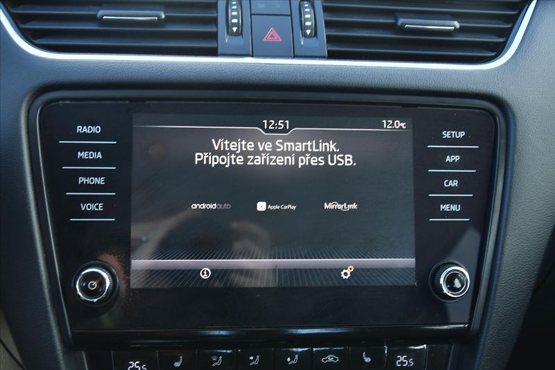 Škoda Octavia 1.8 TSI 132kW DSG STYLE LED ČR - fotka 19 z 23