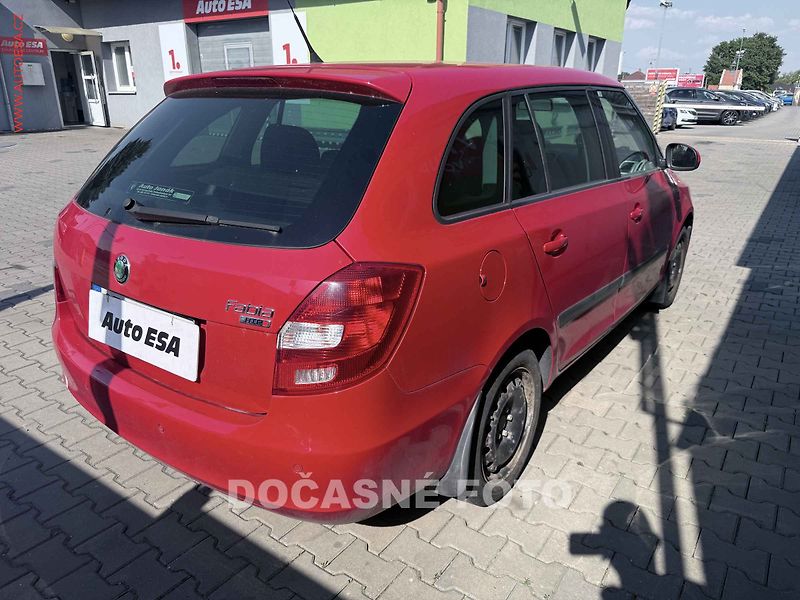 Škoda Fabia (2010) 1.2 i, AC, park.čidla - fotka 2 z 3