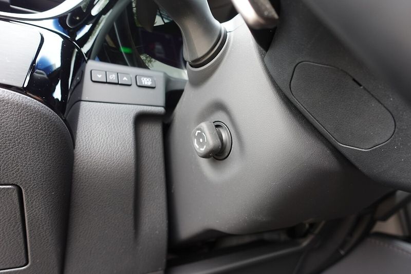 Lexus ES 300h ZLEVNĚNO 2,5 HSD LIMITED EDITI - fotka 35 z 41