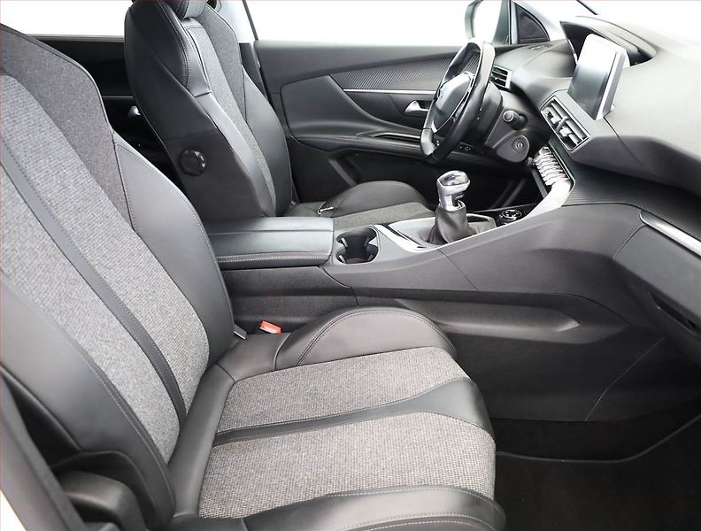 Peugeot 5008 (2020) 1.5 BlueHDi, 7 míst, ČR,1.maj - fotka 7 z 18