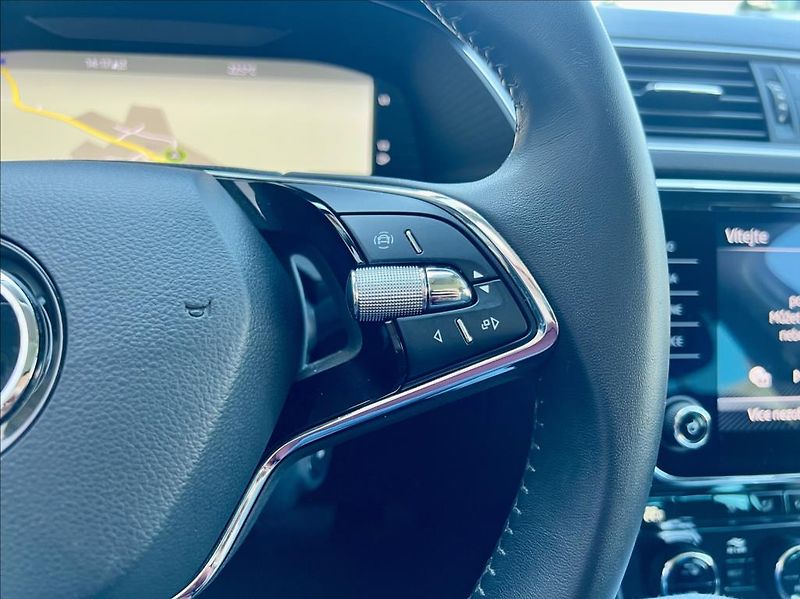 Škoda Superb 2,0 TDI DSG VIRTUAL ACC ZÁRUKA - fotka 27 z 48