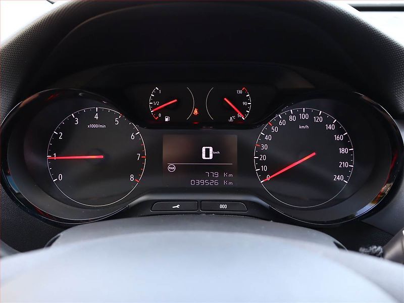 Opel Crossland X (2023) Elegance 1.2 Turbo, ČR,1.maj - fotka 9 z 13