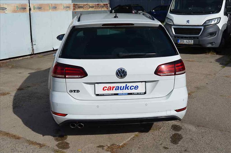 Volkswagen Golf (2018) KOMBI 2,0 TDI - fotka 5 z 17