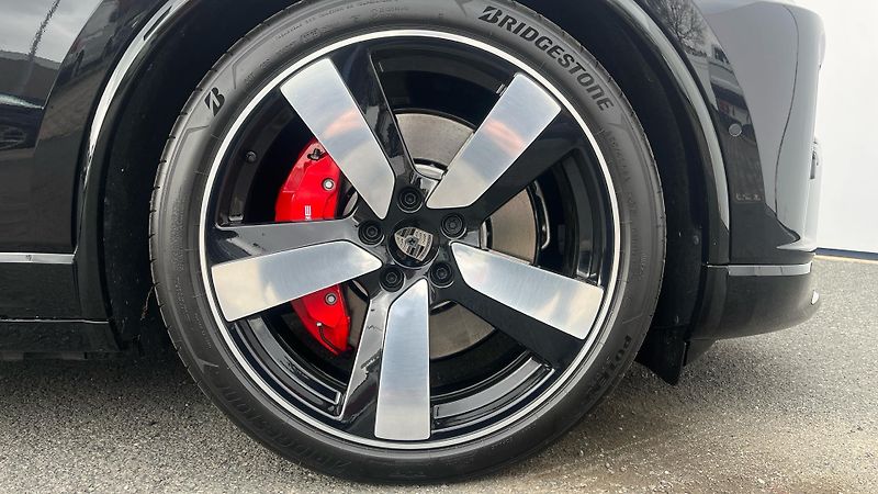Porsche Macan (2025) Turbo - fotka 10 z 30