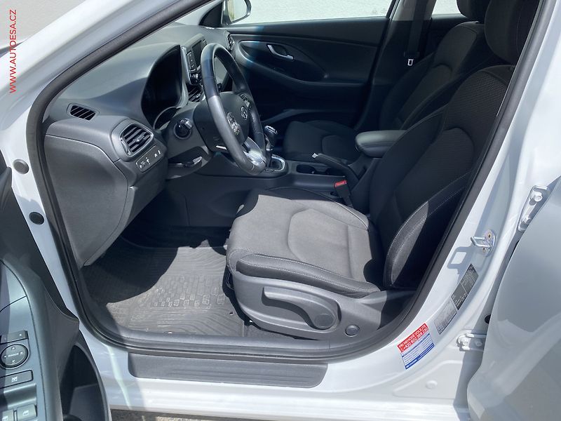 Hyundai i30 (2018) 1.0 TGDi, ČR, AC, tempo - fotka 9 z 18