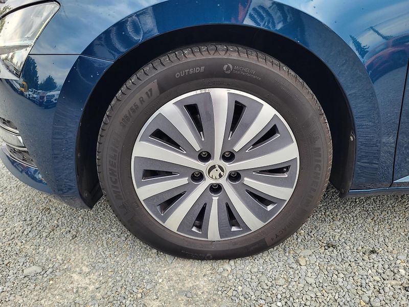 Škoda Superb III FL combi 2.0 TDi DSG STYLE - fotka 39 z 50