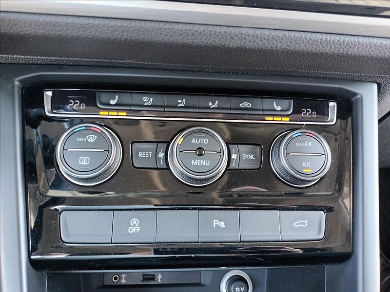 Volkswagen Touran 1,4 REZERVACE - fotka 40 z 46
