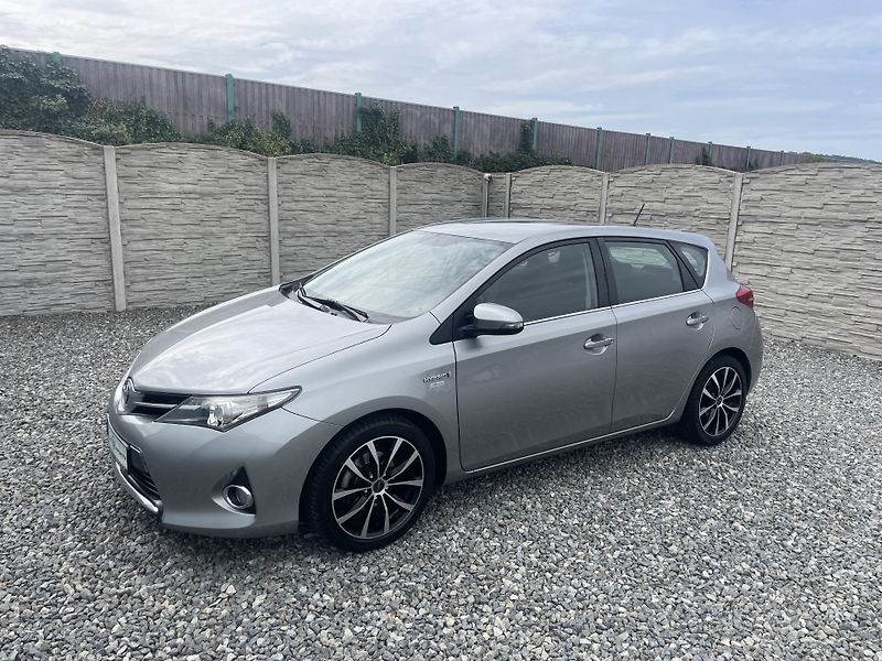 Toyota Auris 1.8i 16v HYBRID AUT SERVIS TOP - fotka 64 z 172