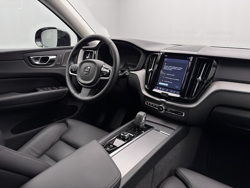 Volvo XC60 B5 AWD PLUS DARK CZ 1.maj - fotka 27 z 50