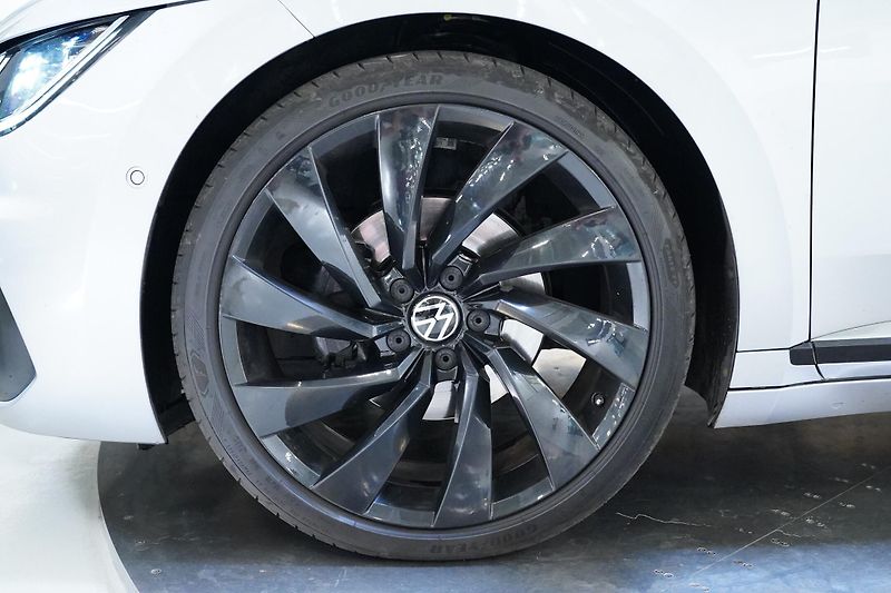 Volkswagen Arteon - fotka 10 z 27