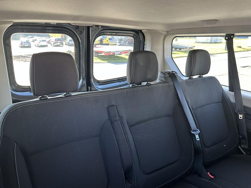 Renault Trafic (2026) COMBI L2H1 170k AT9 RED 9 MÍST - fotka 27 z 37