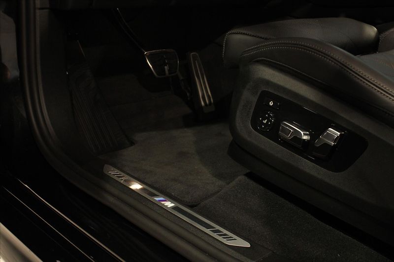 BMW X5 xDrive30d M Sport Pro DAProf/3 - fotka 14 z 43