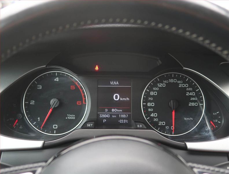 Audi A4 (2010) 3.0 TDI, 4X4, Automat - fotka 11 z 19