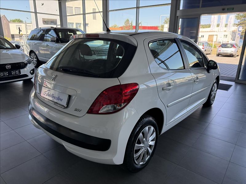 Peugeot 207 1,4   54 kW,HUSKY,SERVISKA - fotka 6 z 20