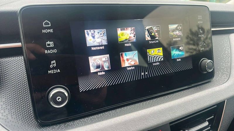 Škoda Scala Top Selection 1,0 TSI 85kW MT6 - fotka 12 z 26