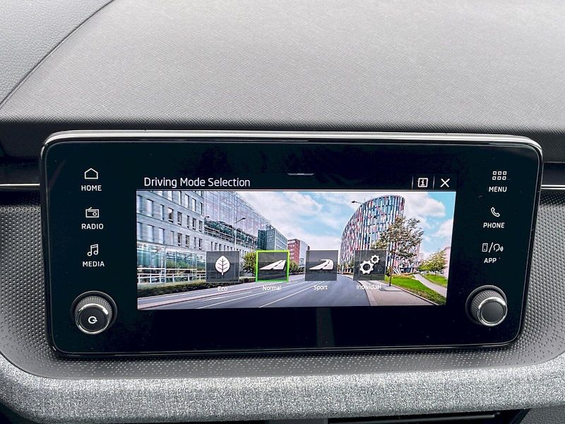 Škoda Kamiq (2025) 1.0 TSI 85kW Selection - fotka 16 z 33