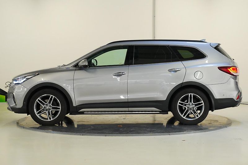 Hyundai Grand Santa Fe - fotka 3 z 29