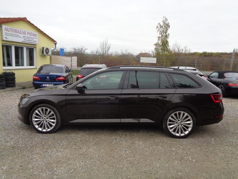 Škoda Superb 2,0 TDI - fotka 8 z 16
