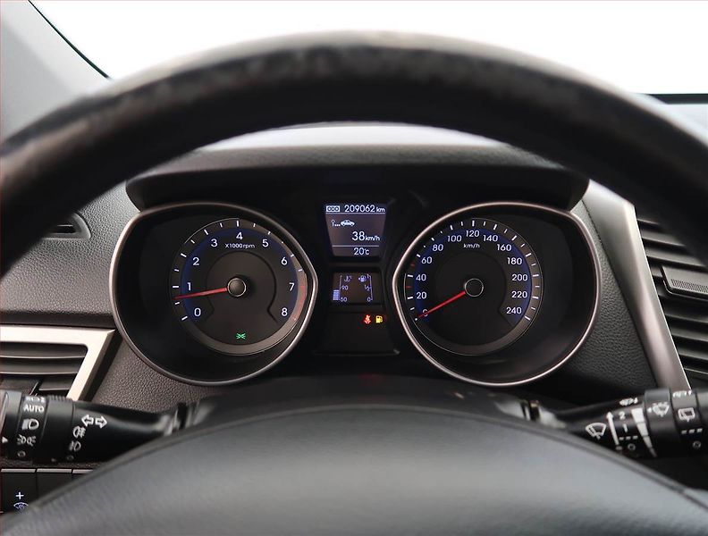 Hyundai i30 (2015) 1.6 MPI, ČR,1.maj, Tempomat - fotka 11 z 18