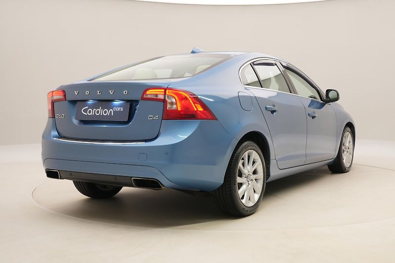 Volvo S60 D4 SUMMUM AUT - fotka 12 z 45
