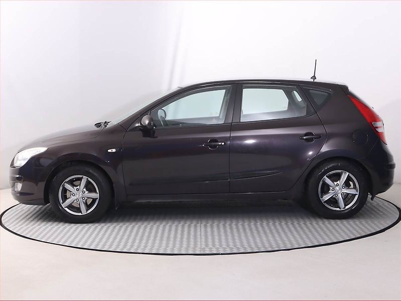 Hyundai i30 (2009) 1.4 CVVT, Serv.kniha - fotka 3 z 14