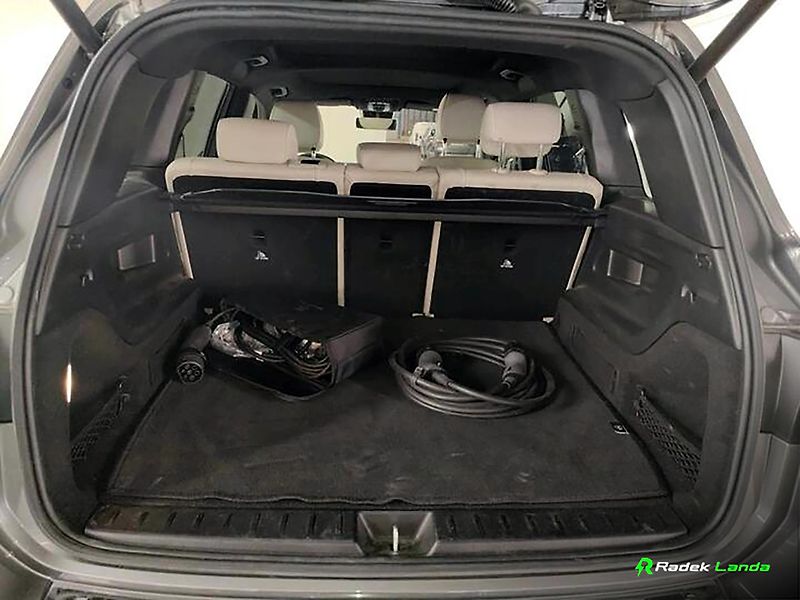 Mercedes-Benz EQB (2022) EQB 300 4MATIC Luxury Line - fotka 7 z 8