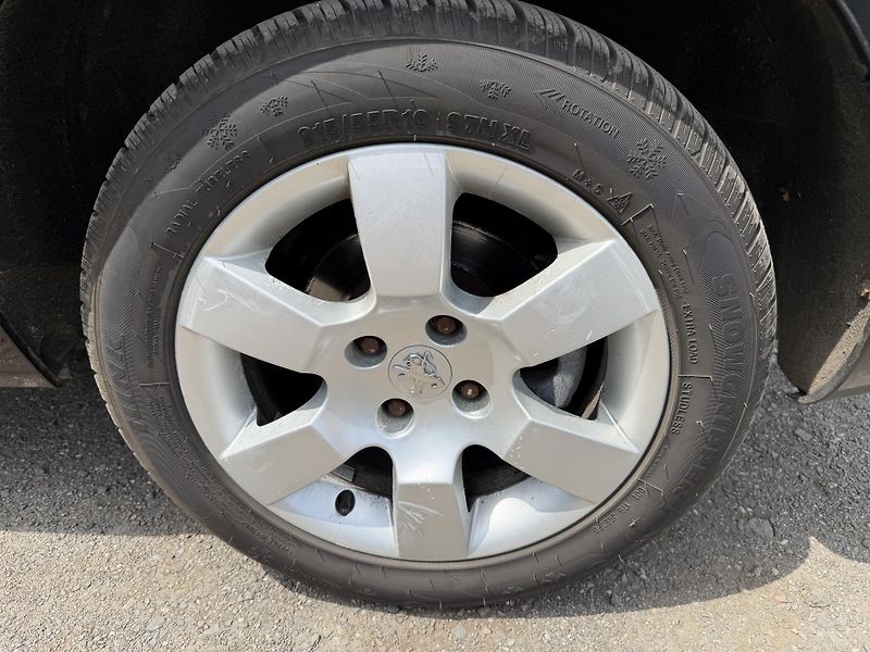 Peugeot 5008 1.6 HDI - fotka 23 z 25