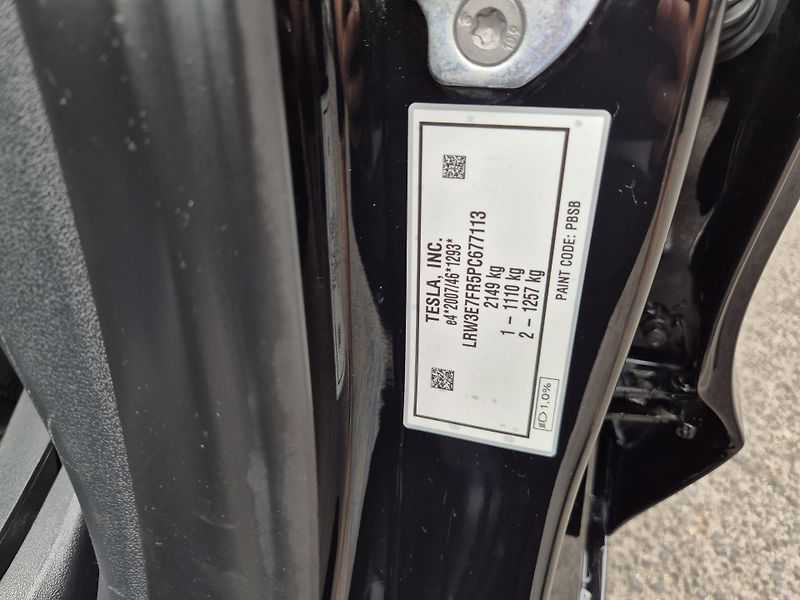 Tesla Model 3 STANDART RANGE 208kw SOH 94% - fotka 48 z 49