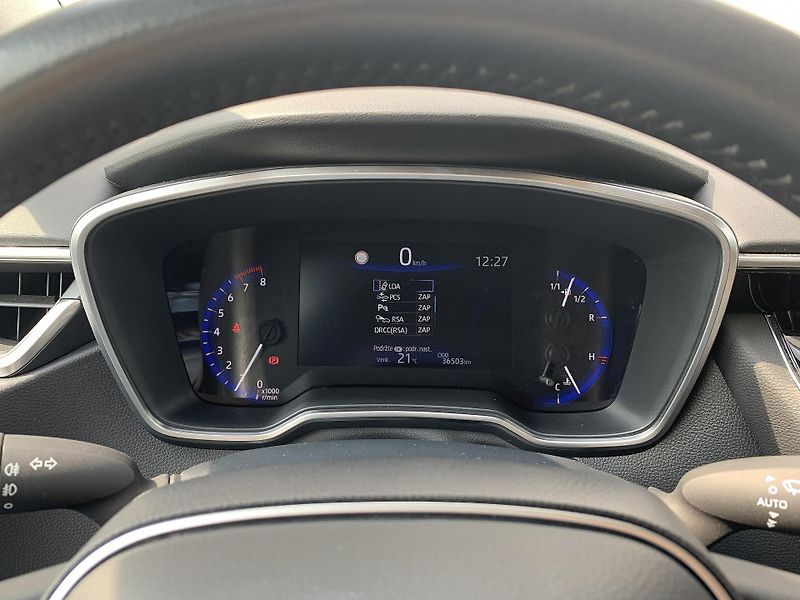 Toyota Corolla SD COMFORT STYLE TECH 1.5 VVTi - fotka 18 z 28