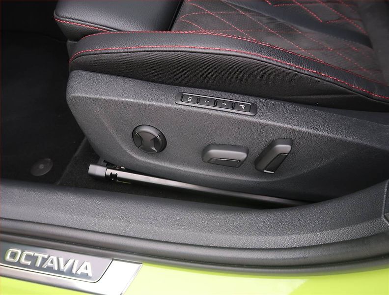 Škoda Octavia (2024) RS 2.0 TSI - fotka 23 z 31
