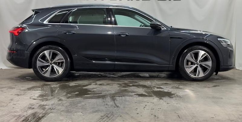 Audi Q8 e-tron 50 Q SoH 95% 360Kam Vzduch LED - fotka 5 z 26