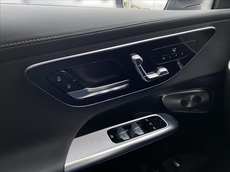 Mercedes-Benz GLC 300 de 4M AMG - hybrid - fotka 17 z 29