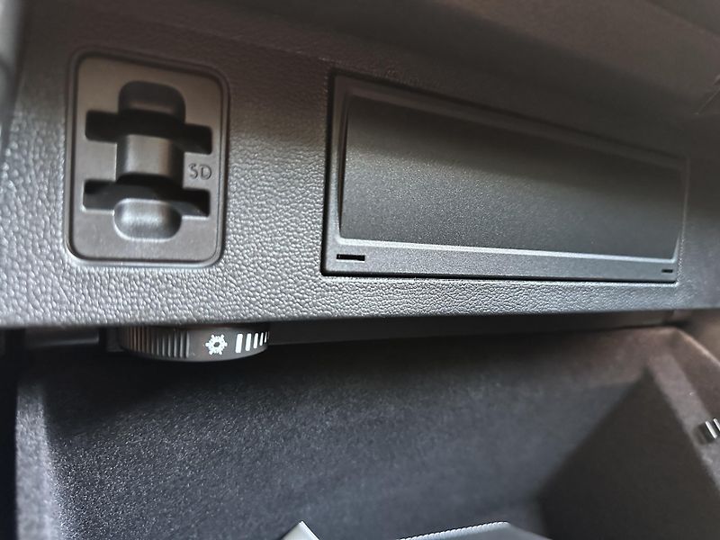 Volkswagen Passat Variant 2.0 TDI DSG R-Line 4Motion - fotka 22 z 34