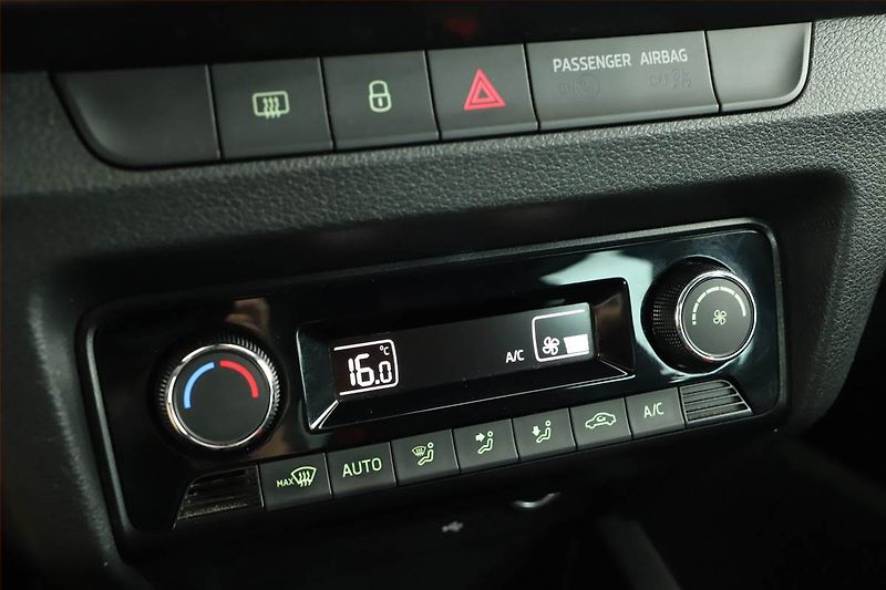 Škoda Fabia (2018) Monte Carlo 1.0 TSI, Tempomat - fotka 12 z 14