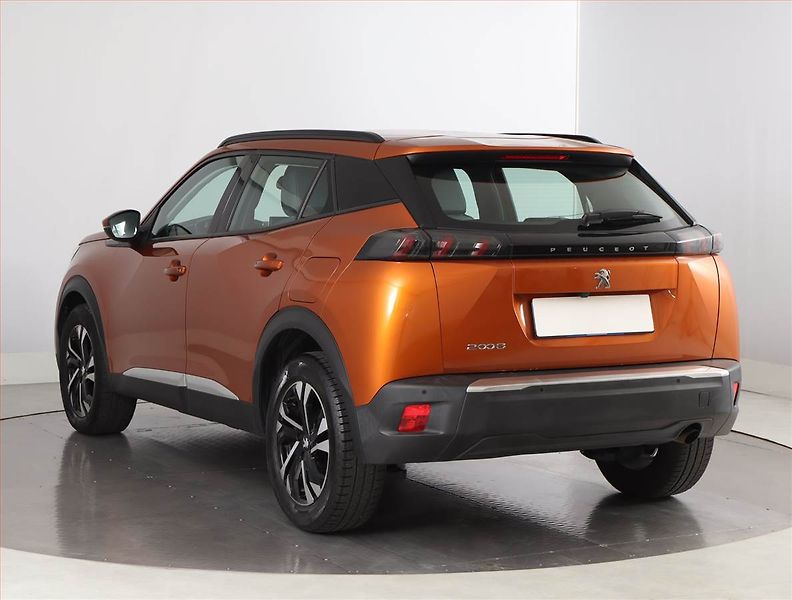 Peugeot 2008 (2020) 1.5 BlueHDi, Serv.kniha, Kůže - fotka 4 z 21
