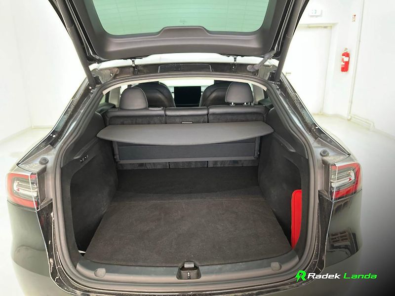 Tesla Model Y (2023) Long Range AWD Berlín - fotka 6 z 7