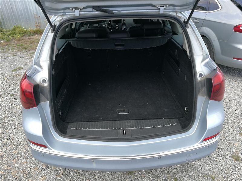 Opel Astra 1,6 CDTi kombi - fotka 14 z 15