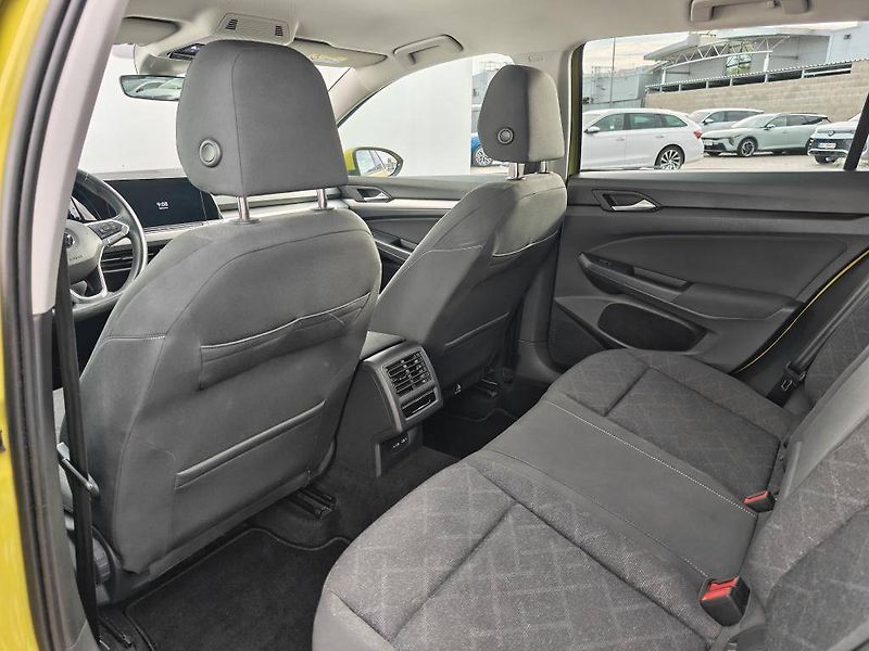 Volkswagen Golf Life 6G 1,5TSi - fotka 7 z 23