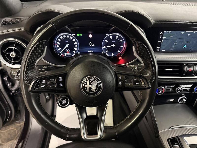 Alfa Romeo Stelvio VELOCE 206kW Q4 PANO TAŽNÉ R21 - fotka 16 z 43